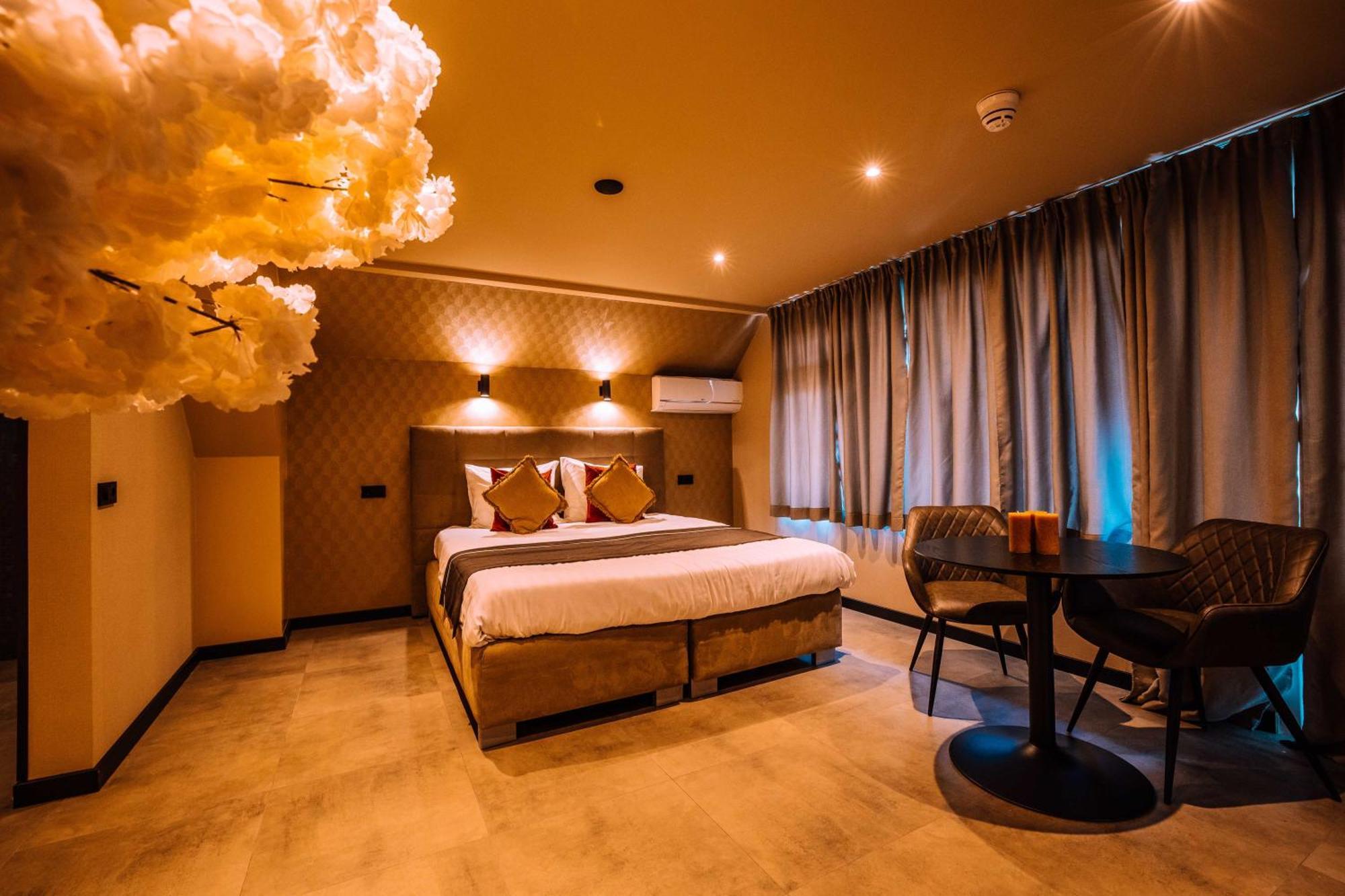 Hotel Buren Buren  Экстерьер фото